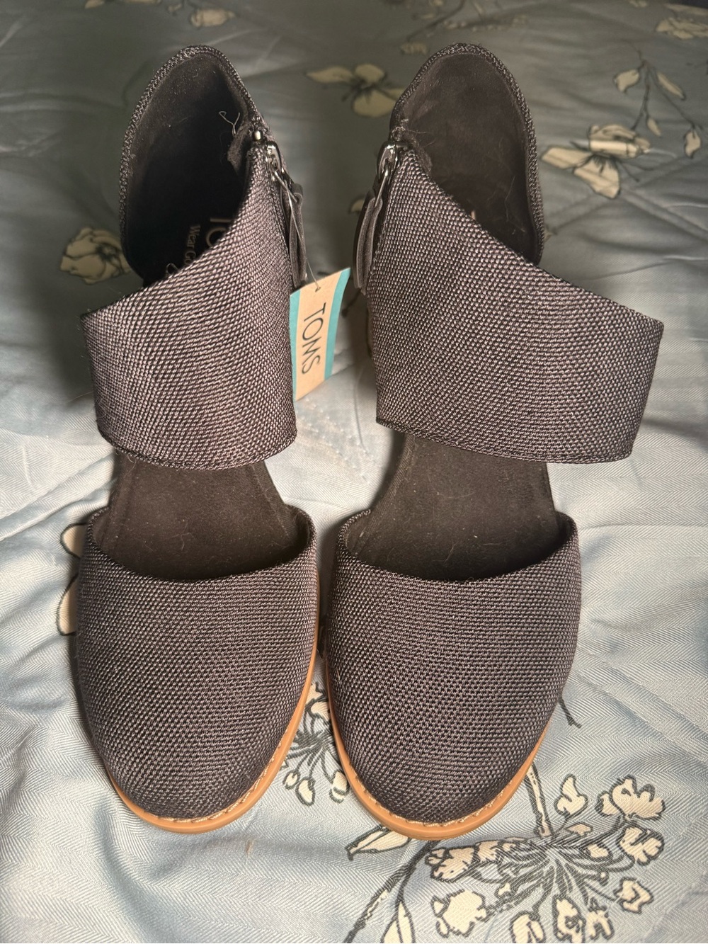TOMS Women's Black Closed Toe Heels US 9.5
